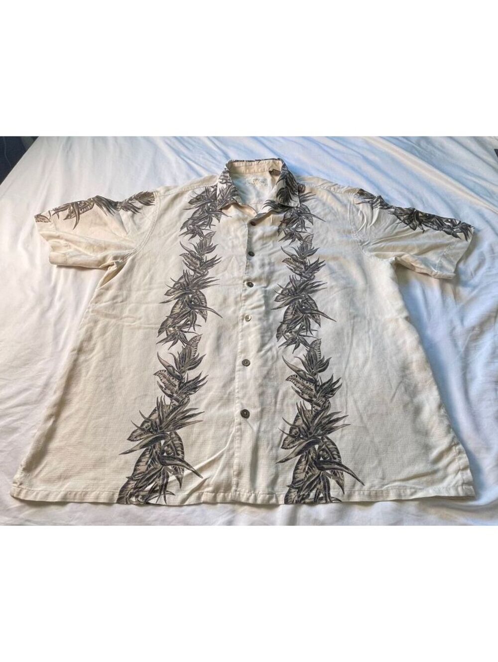 Vintage Paradise by Axis Men's Silk Hawaiian Shirt Cream with Leaf Pattern-Large